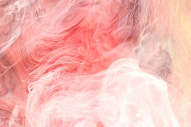 Açık kırmızı soyut duman arkaplanı. Alkol mürekkebi, yaratıcı sıvı sanat ile fotokopi alanını karıştır. Su altında akrilik boya dalgaları