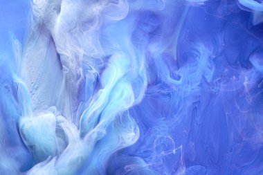 Mavi kontrast sıvı sanat arka planı. Boya mürekkebi patlaması, soyut duman bulutları taklit, suluboya su altı