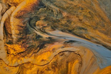 Çok renkli, yaratıcı, soyut bir arkaplan. Akrilik boya dokusu. Alkol lekeleri, mürekkep lekeleri, turuncu oktav renkleri, sıvı ar.