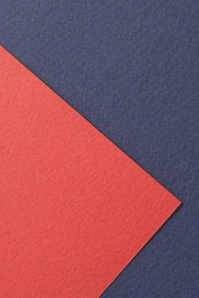 ラフなクラフト紙の背景 紙の質感の赤青の色 テキストのコピースペースを持つモックアップ — ストック写真