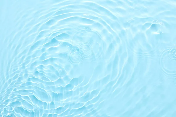 Woda Niebieska Powierzchnia Abstrakcyjne Tło Fale Fale Kremu Nawilżającego Bąbelkami — Zdjęcie stockowe
