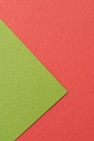ラフなクラフト紙の背景 紙の質感の赤緑の色 テキストのコピースペースを持つモックアップ — ストック写真
