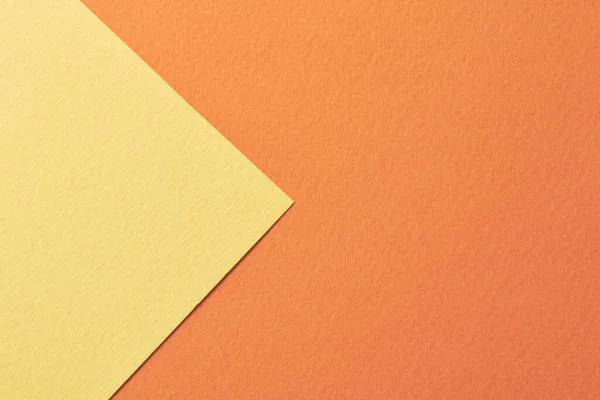 ラフなクラフト紙の背景 紙の質感オレンジ黄色 テキストのコピースペースを持つモックアップ — ストック写真