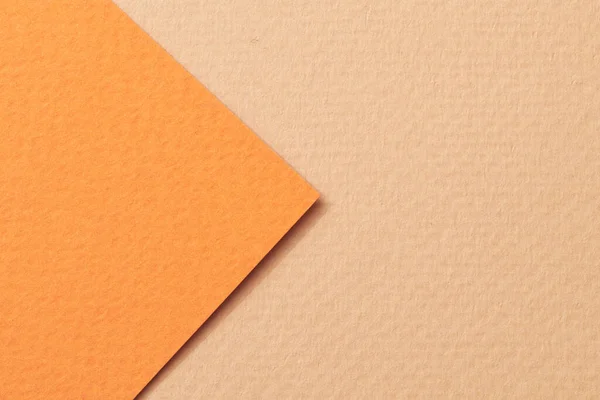ラフなクラフト紙の背景 紙の質感オレンジベージュの色 テキストのコピースペースを持つモックアップ — ストック写真