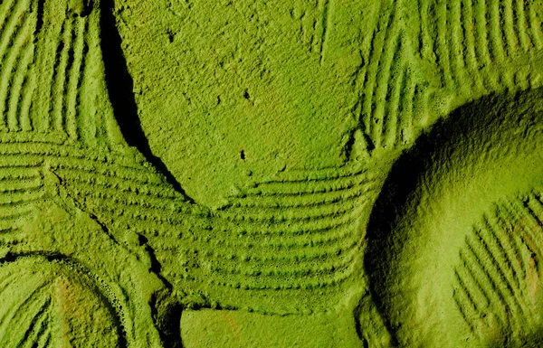 Dekoratív Zöld Gitt Háttér Faltextúra Töltőpasztával Spatulával Kaotikus Kötőjelekkel Gipsszel — Stock Fotó