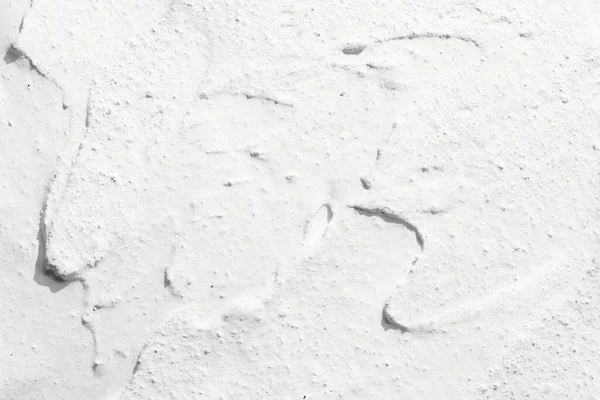 装飾的な白いパテの背景 混沌としたダッシュとプラスチック上のストロークで適用フィラーペーストで壁のテクスチャ — ストック写真