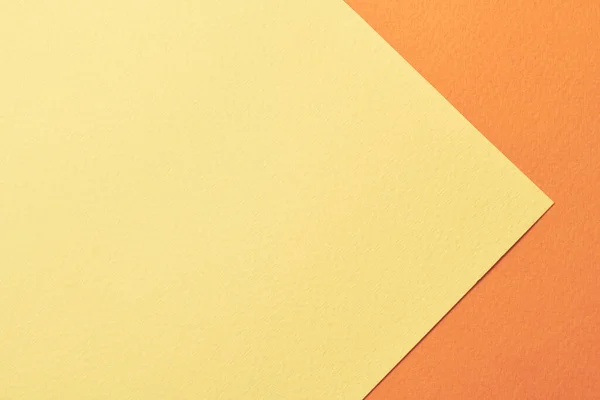 ラフなクラフト紙の背景 紙の質感オレンジ黄色 テキストのコピースペースを持つモックアップ — ストック写真