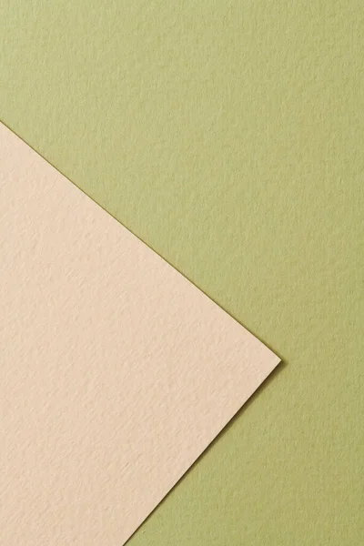 ラフなクラフト紙の背景 紙の質感緑ベージュ色 テキストのコピースペースを持つモックアップ — ストック写真