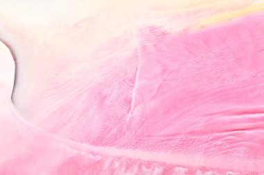 Çok renkli, yaratıcı, soyut bir arkaplan. Pembe alkol mürekkebi. Dalgalar, lekeler, lekeler ve fırça darbeleri, mermer doku