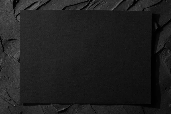 Schwarzer Karton Auf Kitt Strukturiertem Schwarzem Wandhintergrund Rahmen Mit Leerem — Stockfoto