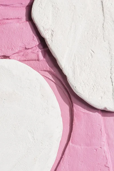 Weißer Stein Podiumständer Auf Rosa Hintergrund Attrappe Dekorativer Texturierter Ständer — Stockfoto