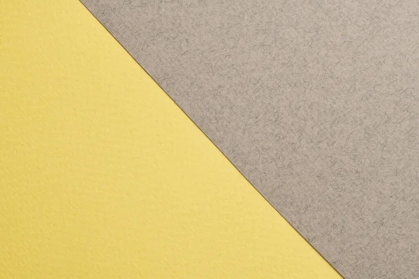 ラフなクラフト紙の背景 紙の質の灰色の黄色い色 テキストのコピースペースでモックアップ — ストック写真