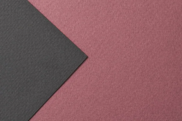 クラフト紙の背景 紙の質赤いバーガンディの黒い色 テキストのコピースペースでモックアップ — ストック写真