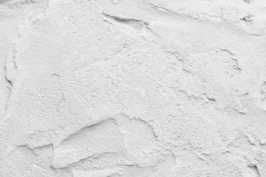 Dekoratif beyaz macun arka planı. Spatula ile doldurulmuş duvar dokusu, kaotik çizgiler ve plastın üzerine vuruşlar