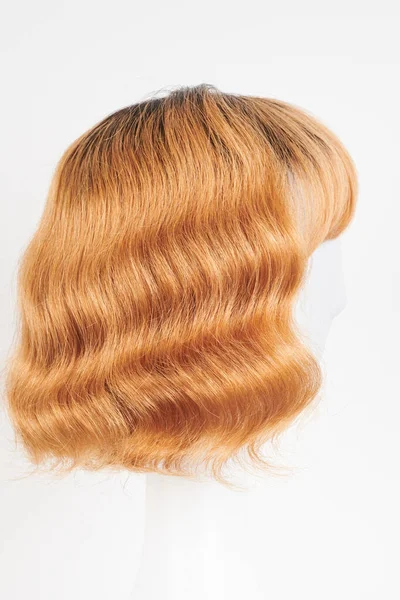 Природний Вигляд Імбирної Перуки Білій Голові Манікюру Волосся Середньої Довжини — стокове фото