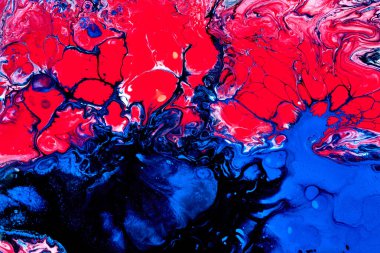 Özel güzel desen, soyut akışkan sanat arkaplanı. Kırmızı, mavi ve beyaz boyaların karışımı. Yazdırma ve dizayn için mürekkep dokusu lekeleri ve çizgileri