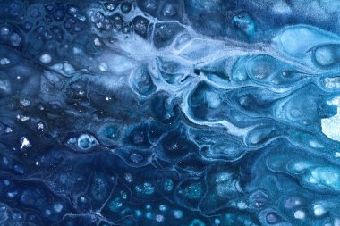 Özel güzel desen, soyut akışkan sanat arkaplanı. Birbirine karışan mavi boya akışı. Yazdırma ve tarama için mürekkep dokusu lekeleri ve çizgileri