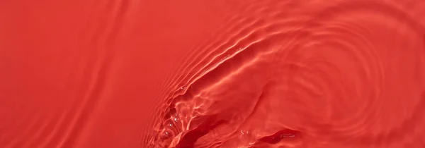 Woda Czerwona Powierzchnia Abstrakcyjne Tło Fale Fale Tekstury Kosmetycznego Kremu — Zdjęcie stockowe