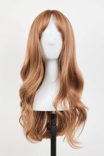 Natural Looking Dark Blonde Wig White Mannequin Head Long Fair — Stock Photo, Image