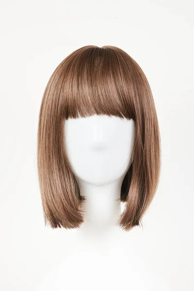 Natural Looking Dark Brunet Wig White Mannequin Head Middle Length — Stock Photo, Image