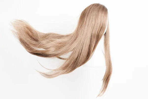 Natürliche Dunkelblonde Perücke Auf Weißem Schaufensterpuppenkopf Lange Blonde Haare Geschnitten — Stockfoto
