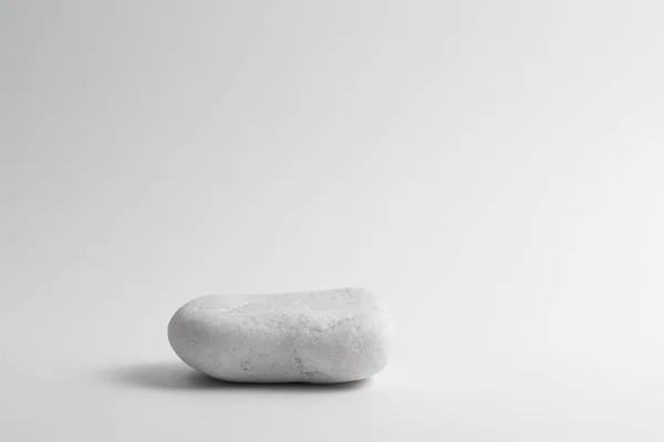 Pedestal Pedra Texturizada Plana Cinza Fundo Branco Modelo Para Mock — Fotografia de Stock