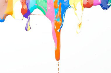 Çok renkli soyut arkaplan. Renkli akrilik mürekkep lekeleri, lekeler, duvar kâğıdı baskısı, sıvı sanat. Yaratıcı arkaplan, beyaz kağıda dökülen boya.
