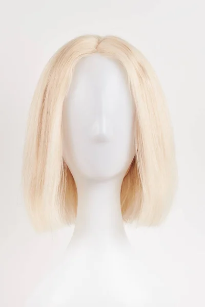 Природньо Виглядає Блондинка Ярмарок Білій Голові Манекена Коротке Волосся Вирізане — стокове фото