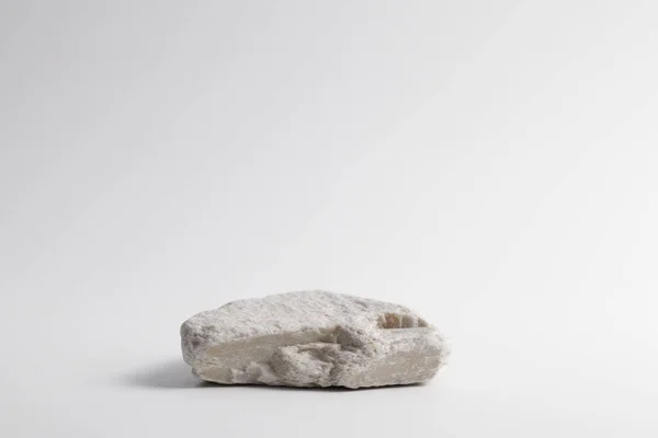 Szary Płaski Teksturowany Kamienny Postument Białym Tle Szablon Makiety Baner — Zdjęcie stockowe