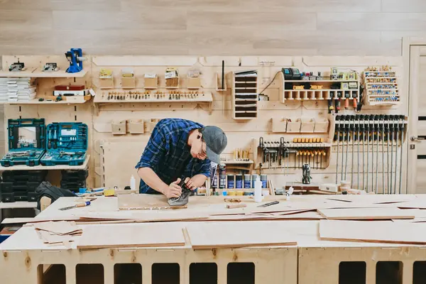 Carpenter Works Wood Carpentry Workshop Man Doing Woodwork Professionally — Stock Photo, Image