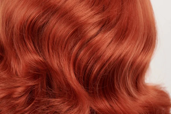 Крупный План Натуральных Блестящих Рыжих Волос Кучка Рыжих Кудряшек Заднем — стоковое фото