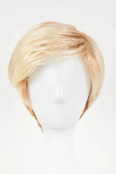 Přirozeně Vypadající Blonďatá Paruka Bílé Figuríně Krátké Vlasy Střih Plastové — Stock fotografie