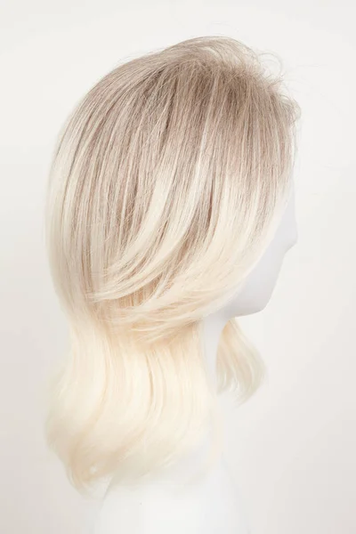 Природньо Виглядає Блондинка Ярмарок Білій Голові Манекена Волосся Середньої Довжини — стокове фото