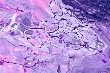 Özel güzel desen, soyut akışkan sanat arkaplanı. Mor eflatun boyalar birbirine karışıyor. Yazdırma ve dizayn için mürekkep dokusu lekeleri ve çizgileri