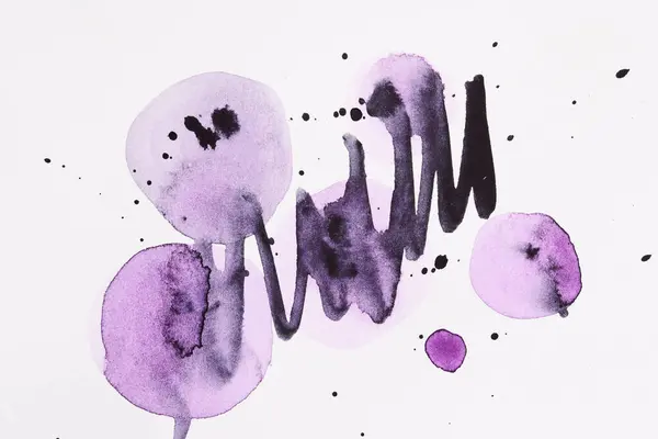 摘要背景 水彩油墨彩色艺术拼贴 白纸上的淡紫色污迹 斑斑及丙烯酸涂料笔迹 — 图库照片