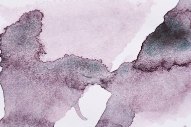 Soyut siyah beyaz arka plan. Kaotik fırça darbeleri ve beyaz kağıt üzerindeki boya lekeleri, parlak zıt zıt zemin