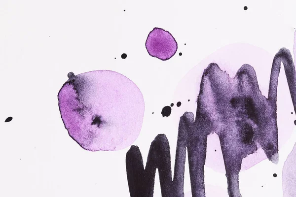摘要背景 水彩油墨彩色艺术拼贴 白纸上的淡紫色污迹 斑斑及丙烯酸涂料笔迹 — 图库照片