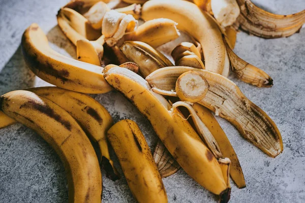 Gros Plan Bananes Sur Fond Gris Texturé — Photo