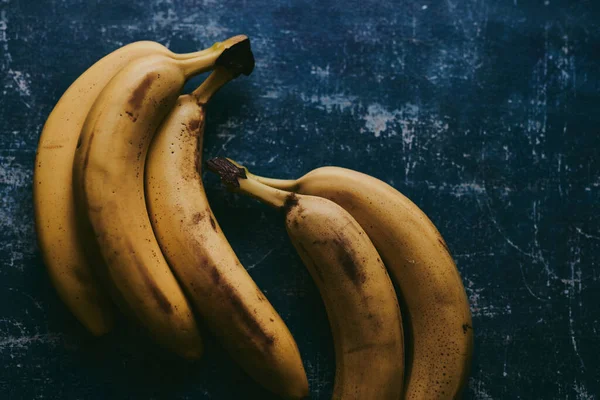 Gros Plan Bananes Sur Fond Bleu Texturé — Photo