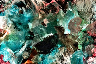 Çok renkli soyut arkaplan. Renkli akrilik mürekkep lekeleri, lekeler, duvar kâğıdı baskısı, sıvı sanat. Yaratıcı arkaplan, kaotik boya fırça darbeleri