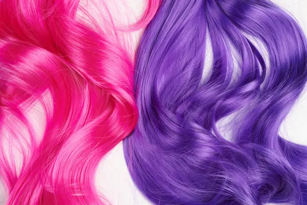 Přirozeně Vypadající Lesklé Vlasy Různých Světlých Barev Cosplay Paruka Bílém — Stock fotografie