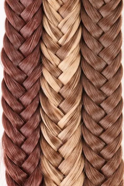 Natürliche Glänzende Haare Geflochten Zopf Verschiedenen Farben Nahaufnahme Hintergrund — Stockfoto