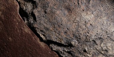 Kahverengi taş dokusu, koyu soyut arkaplan. Doğal mineral kaya detayları kapat, tasarım için kopya alanı olan boş arkaplan