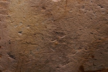 Kahverengi taş dokusu, koyu soyut arkaplan. Doğal mineral kaya detayları kapat, tasarım için kopya alanı olan boş arkaplan
