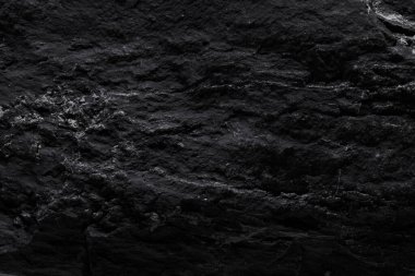 Siyah taş dokusu, koyu soyut arkaplan. Doğal mineral kaya detayları kapat, tasarım için kopya alanı olan boş arkaplan