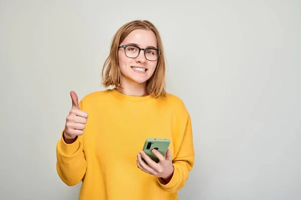 Portrait Young Blond Woman Holding Mobile Phone Hand Happy Smiling — Stock Photo, Image
