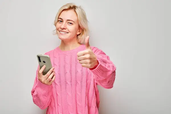 Portrait Young Blond Woman Pink Sweater Holding Mobile Phone Hand — Stock Photo, Image