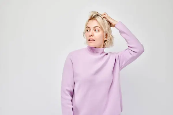 Confused Young Woman Scratching Her Head Wearing Purple Turtleneck White — Stock Photo, Image