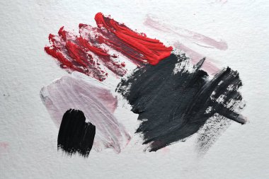 Soyut yaratıcı sanat, kaotik kırmızı boya vuruşları beyaz kağıt üzerinde, modern baskı deseni arka plan