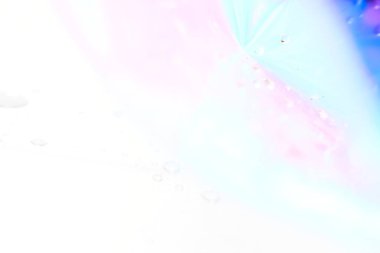 Şeffaf gökkuşağının gölgelerinde bulanık odak ile soyut arkaplan